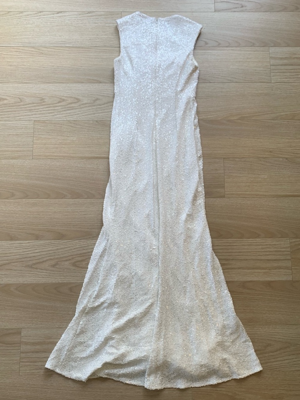 Badgley Mischka Sequined Mesh Gown White NWT Size 6 & 8 - Picture 10 of 11